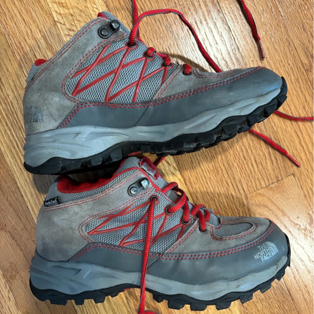 Boys North Face hiking boots.  Size 4.  Gray with Red trim. - Picture 5 of 5